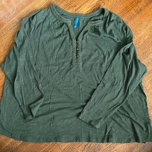3/4 sleeve green shirt with gold buttons
